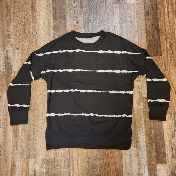 Black Tie Dye Printed Striped Pullover - Picture 5 of 8